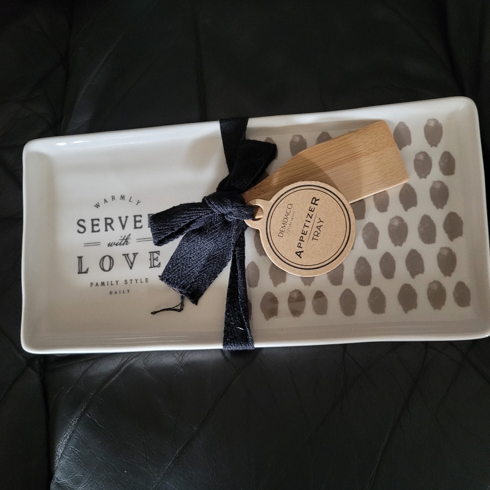 Demaco- appetizer tray with small wooden spatula